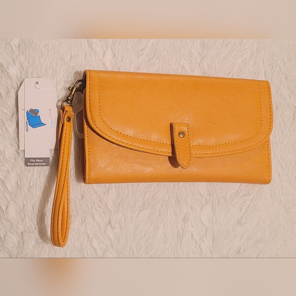 Isabella Wristlet Clutch